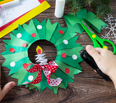 Fabrication d'ornements de Noël